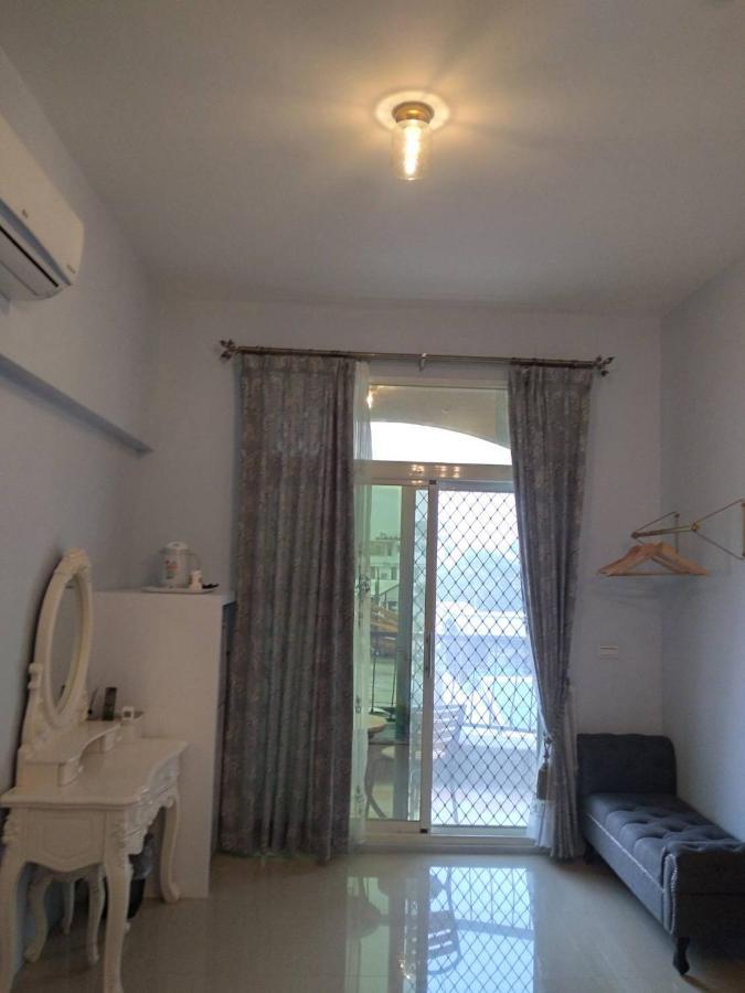 910 Hostel Юли Екстериор снимка