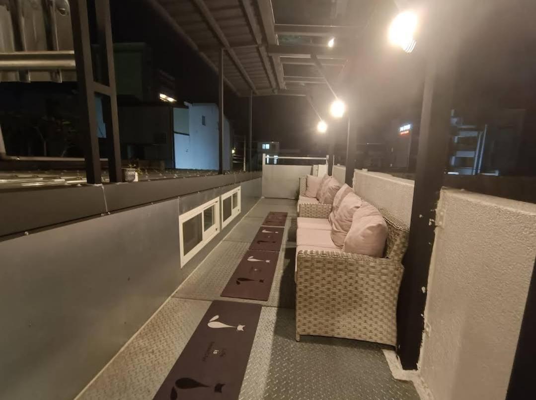 910 Hostel Юли Екстериор снимка