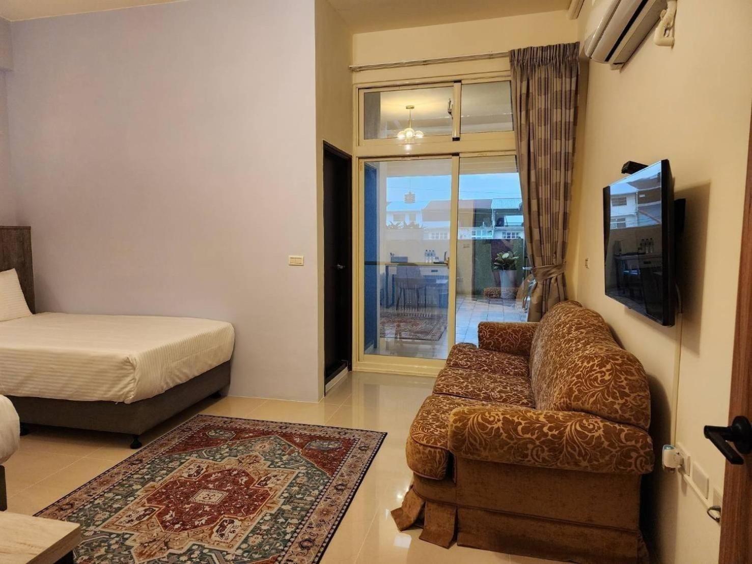 910 Hostel Юли Екстериор снимка