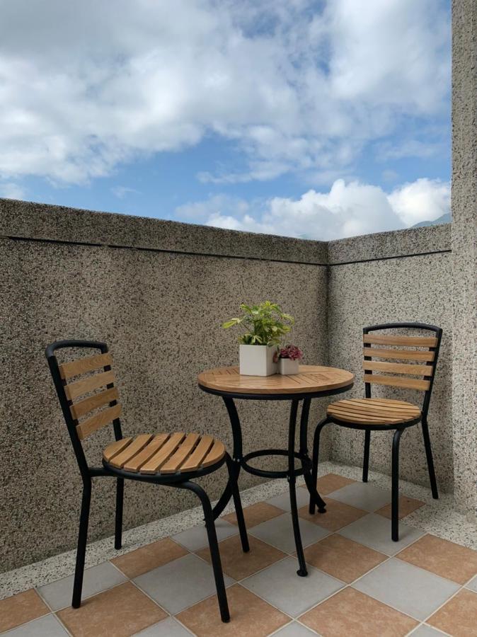 910 Hostel Юли Екстериор снимка
